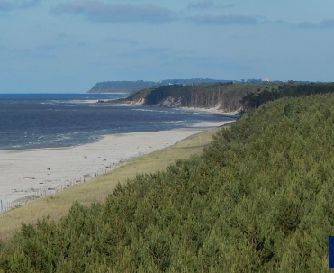 Dębki - najpięknieszja, szeroka plaża i las odzielający morze od lądu