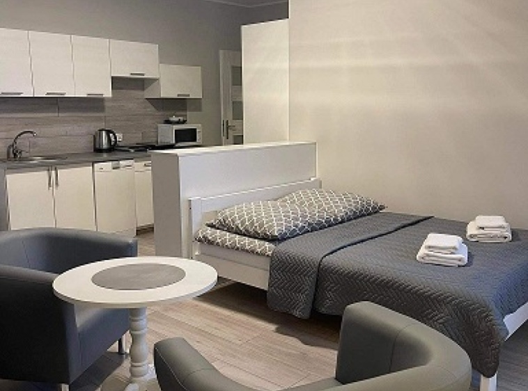 Róża Wiatrów Dębki Apartament nr 12-14 duży pokój z aneksem